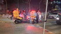 חובשים מטפלים במפגין שהותקף (צילום: הדס יום טוב)