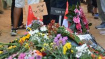 קברו של יורם מצגר בתום הלווייתו (צילום: אורן דגן)