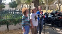 יוכבד ליפשיץ (מימין), לנה טרופנוב ואלה בן עמי (צילום: מטה המשפחות להחזרת החטופים)