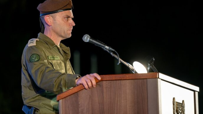 ראש אמ"ן, האלוף שלומי בינדר, בטקס חילופי ראש אמ"ן בו נכנס לתפקידו (צילום: דובר צה"ל)