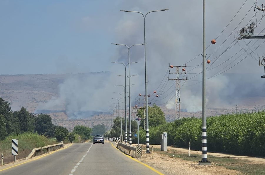 שריפה בקיבוץ שמיר ברמת הגולן (צילום: דוברות כבאות והצלה) שריפה בקיבוץ שמיר ברמת הגולן (צילום: דוברות כבאות והצלה)