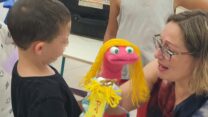 טיפול באמצעות בובות (צילום: אשכול רשויות גליל מערבי)