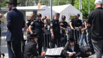 מוחים נגד גיוס חרדים ושוטרים בתל השומר (צילום: אור גואטה)