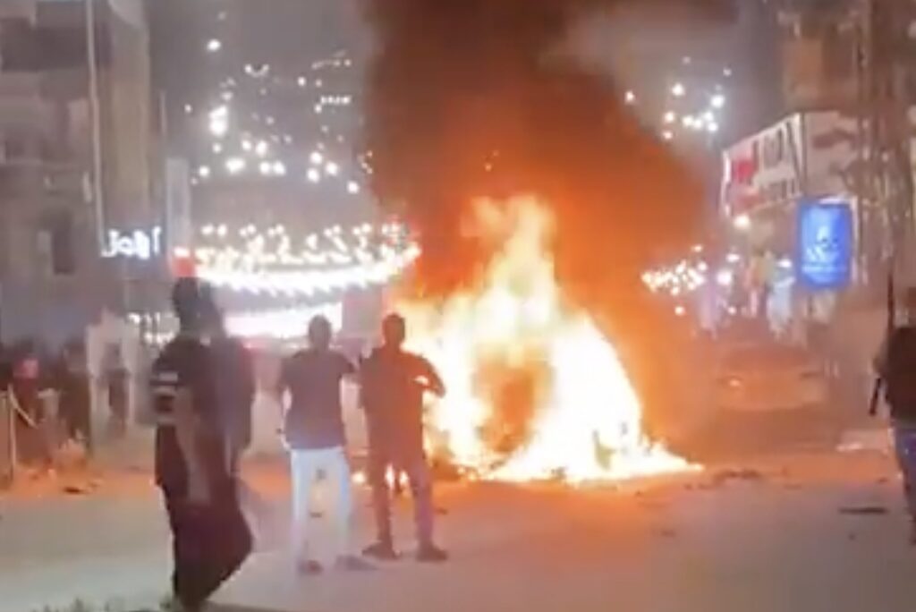 זירת תקיפת חוליית מחבלים שנסעה במכונית במחנה הפליטים ג׳נין (צילום: רשתות חברתיות, שימוש לפי סעיף 27א׳ לזכויות יוצרים) זירת תקיפת חוליית מחבלים שנסעה במכונית במחנה הפליטים ג׳נין (צילום: רשתות חברתיות, שימוש לפי סעיף 27א׳ לזכויות יוצרים)