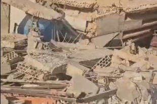 הריסות המבנה שהותקף באזור נבטיה בדרום לבנון (צילום: רשתות חברתיות, לפי סעיף 27א' לחוק זכויות יוצרים) הריסות המבנה שהותקף באזור נבטיה בדרום לבנון (צילום: רשתות חברתיות, לפי סעיף 27א' לחוק זכויות יוצרים)