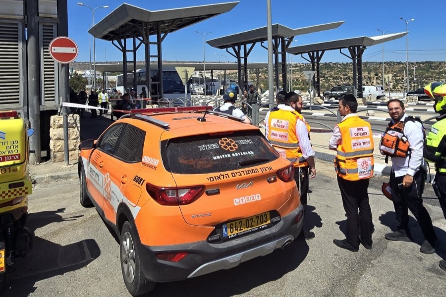 כוחות הצלה ליד מחסום המנהרות (צילום: דוברות איחוד הצלה)