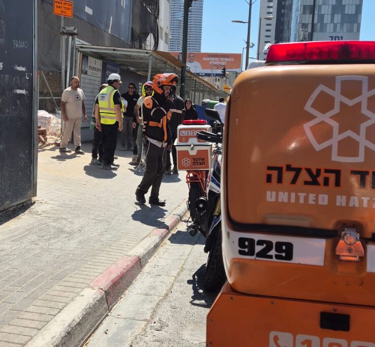 אתר התאונה ברמת גן (צילום: איחוד הצלה) אתר התאונה ברמת גן (צילום: איחוד הצלה)