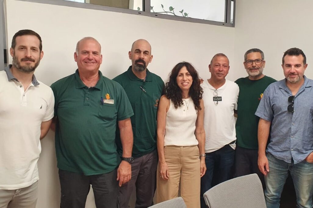 מעמד חתימת ההסכם (צילום: ד"ר דודו אשחר, הספארי) מעמד חתימת ההסכם (צילום: ד"ר דודו אשחר, הספארי)