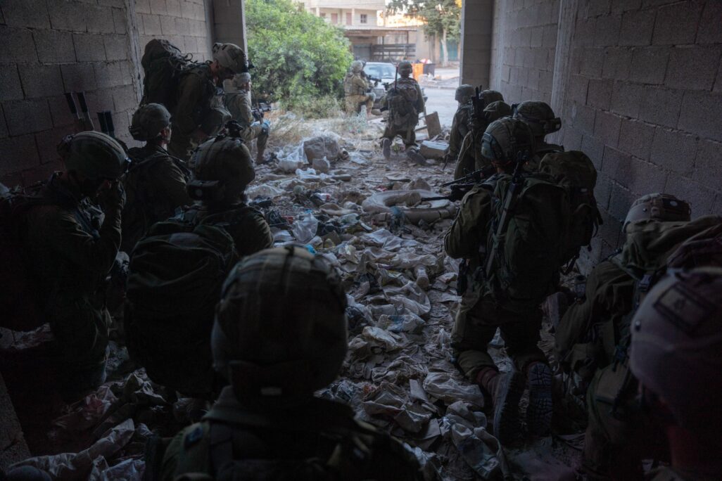 פעילות חיילי צה"ל במבצע 'מחנות קיץ' (צילום: דובר צה"ל) פעילות חיילי צה"ל במבצע 'מחנות קיץ' (צילום: דובר צה"ל)