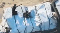 חמושים על משאית סיוע (צילום: דובר צה"ל)