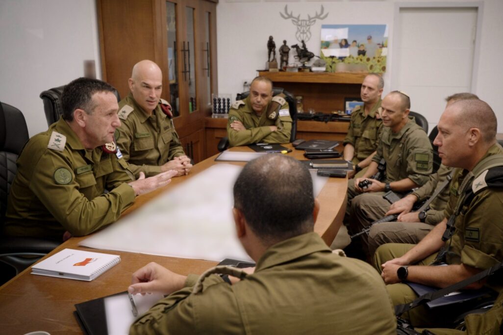 הרמטכ"ל בפיקוד הצפון (צילום: דובר צה"ל) הרמטכ"ל בפיקוד הצפון (צילום: דובר צה"ל)