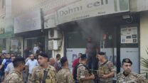 אחת מזירות פיצוץ מכשירי הקשר במרכז העיר צידון (צילום: AP Photo/Mohammed Zaatari)