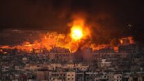 תקיפה של חיל האוויר בפאתי ביירות (צילום: AP Photo/Hussein Malla)