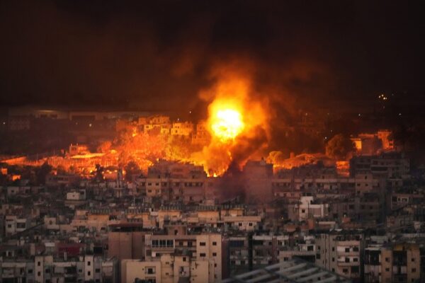תקיפה של חיל האוויר בפאתי ביירות (צילום: AP Photo/Hussein Malla)