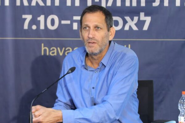 ארז פרייס, אביה של התצפיתנית נועה פרייס ז"ל (צילום מסך: ועדת החקירה האזרחית לחקירת אסון ה-7.10)