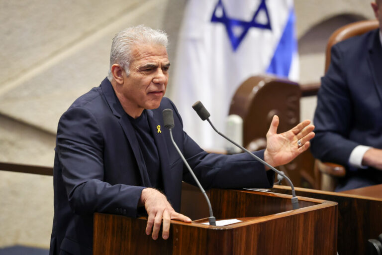 יאיר לפיד מגיב במליאה למינוי סער (צילום: נועם מושקוביץ, דוברות הכנסת)