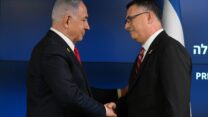 יו"ר הימין הממלכתי גדעון סער וראש הממשלה בנימין נתניהו בהצהרה המשותפת (צילום: קובי גדעון/ לע"מ)