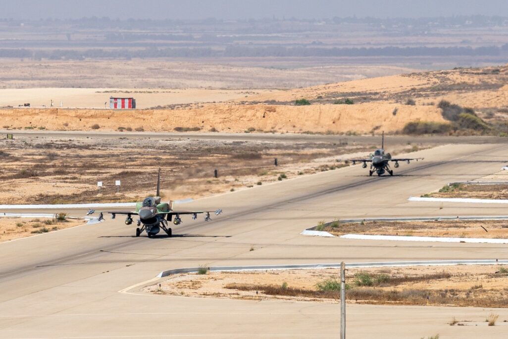 מטוסי קרב בדרכם לתקוף בלבנון (צילום: דובר צה"ל)