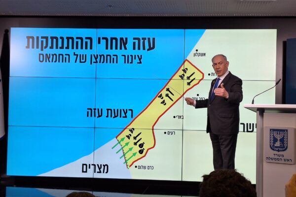 ראש הממשלה בנימין נתניהו בהצהרה לתקשורת (צילום: אור גואטה)