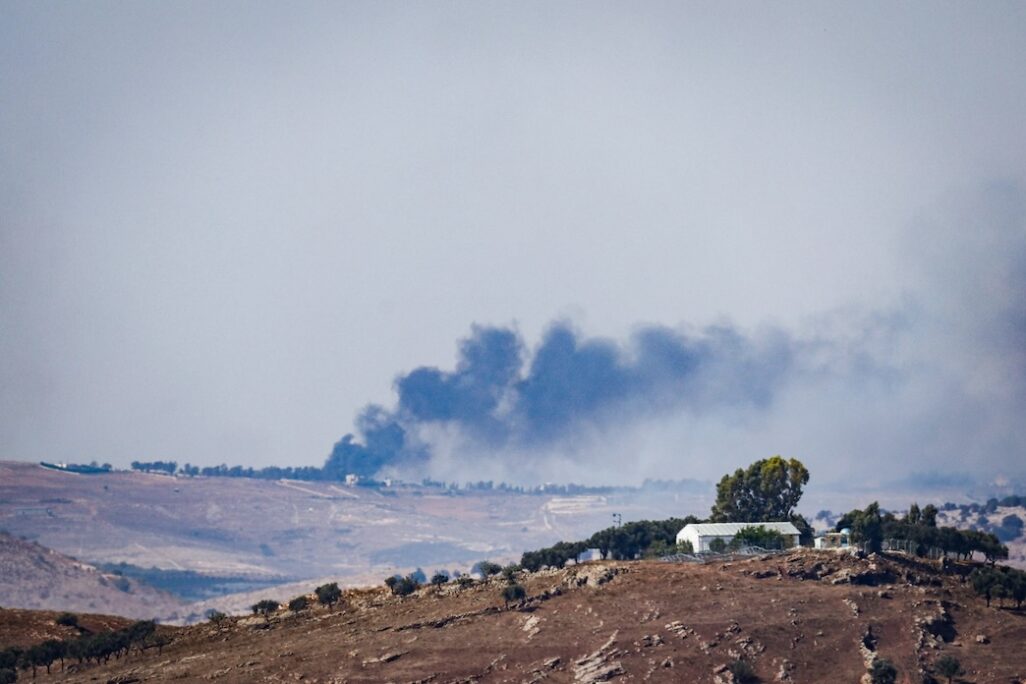 עשן באופק לאחר תקיפות צה״ל בדרום לבנון (צילום: דוד כהן/ פלאש90) עשן באופק לאחר תקיפות צה״ל בדרום לבנון (צילום: דוד כהן/ פלאש90)
