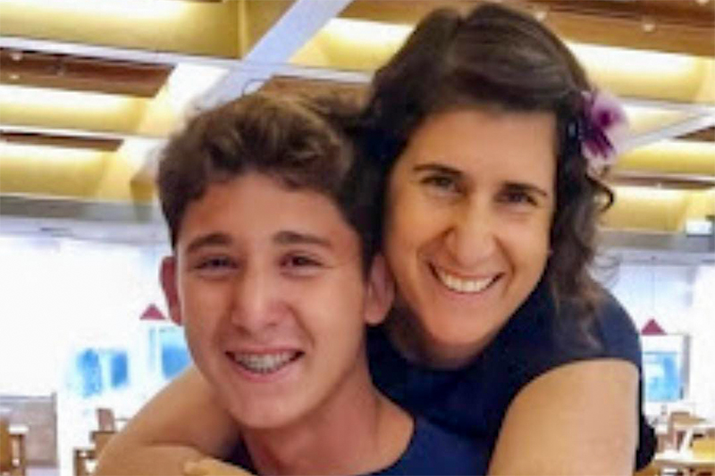 דנה בכר ובנה כרמל (צילום: דוברות קיבוץ בארי)