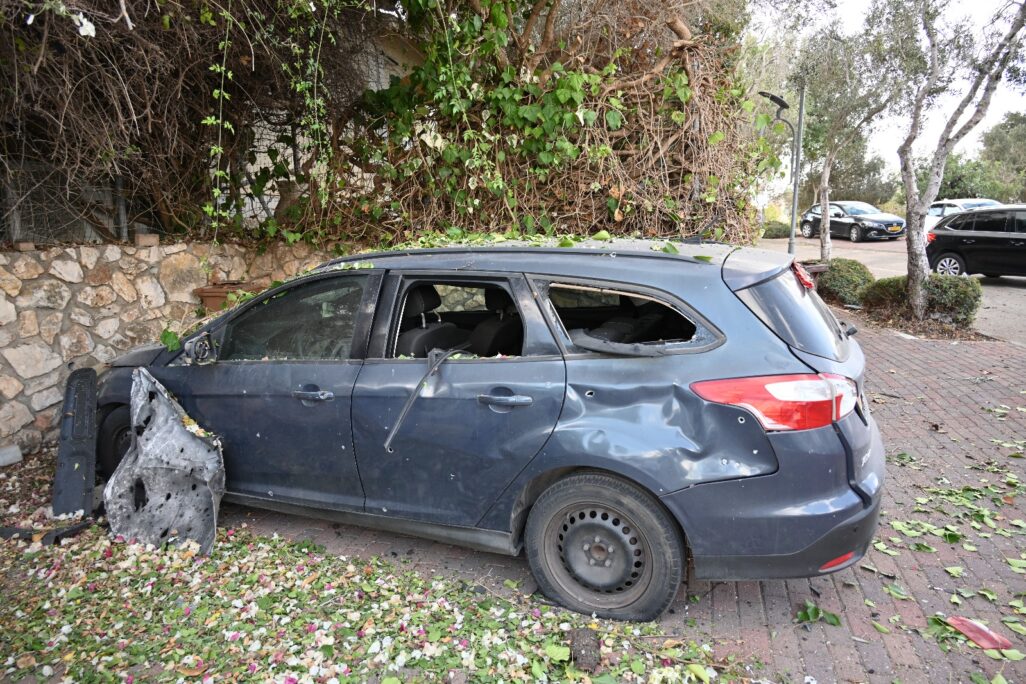 זירת נפילת הרקטה ביישוב מורשת (צילום: אוריאל לוי) זירת נפילת הרקטה ביישוב מורשת (צילום: אוריאל לוי)