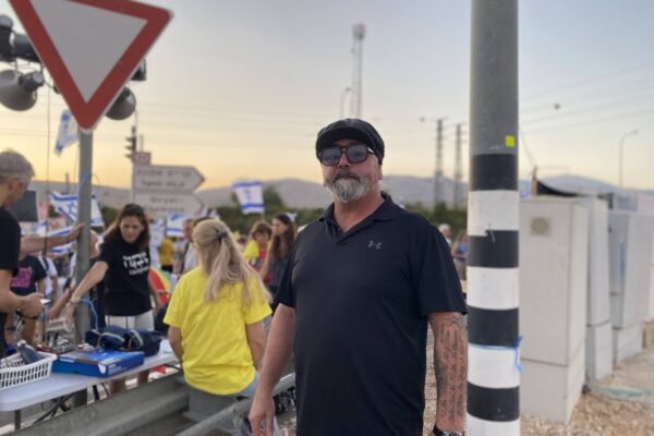 ירון פרטוק. "כולנו רוצים הביתה, עד מתי תושבי קריית שמונה יהיו סוג ב'?" (צילום יהל פרג')