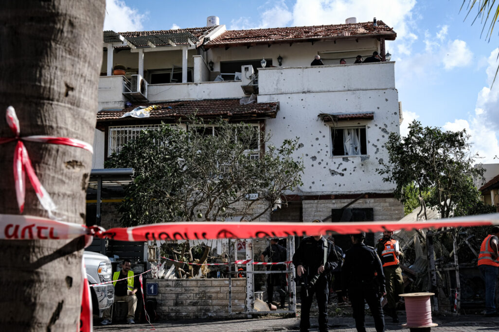 זירת פגיעת הטיל בקריית ביאליק (צילום: דוד טברסקי)