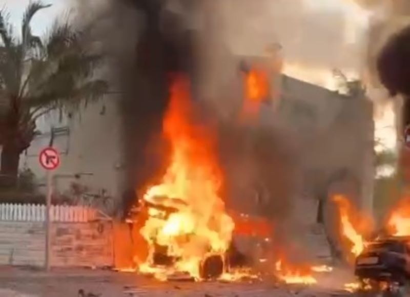 שריפה באתר נפילת רקטה בקריית ביאליק (צילום: רשתות חברתיות, שימוש לפי סעיף 27א' לחוק זכויות יוצרים) שריפה באתר נפילת רקטה בקריית ביאליק (צילום: רשתות חברתיות, שימוש לפי סעיף 27א' לחוק זכויות יוצרים)