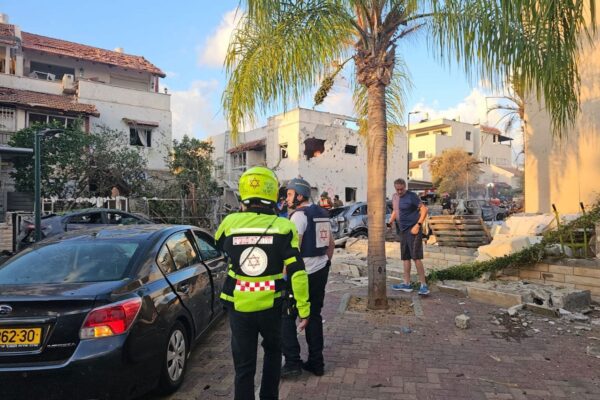 זירת נפילה בקריית ביאליק (צילום: מד"א)
