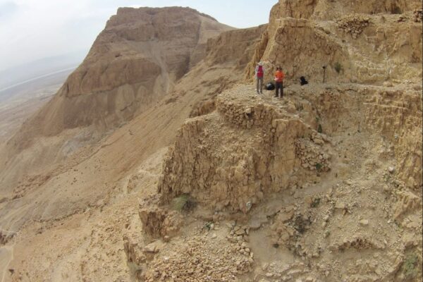 חוקרי אוניברסיטת תל אביב במצדה (צילום: ד"ר גיא שטיבל)