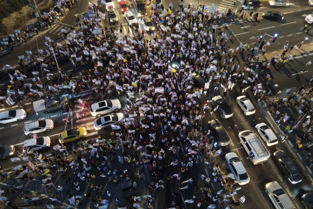 אלפי מפגינים חוסמים את צומת נהלל בקריאה לעסקת חטופים (צילום: צביקה גולן) אלפי מפגינים חוסמים את צומת נהלל בקריאה לעסקת חטופים (צילום: צביקה גולן)