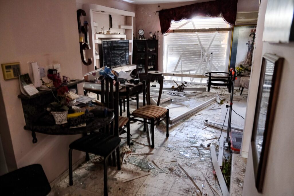 נזק מפגיעת הטיל בקריית ביאליק (צילום: דוד טברסקי)