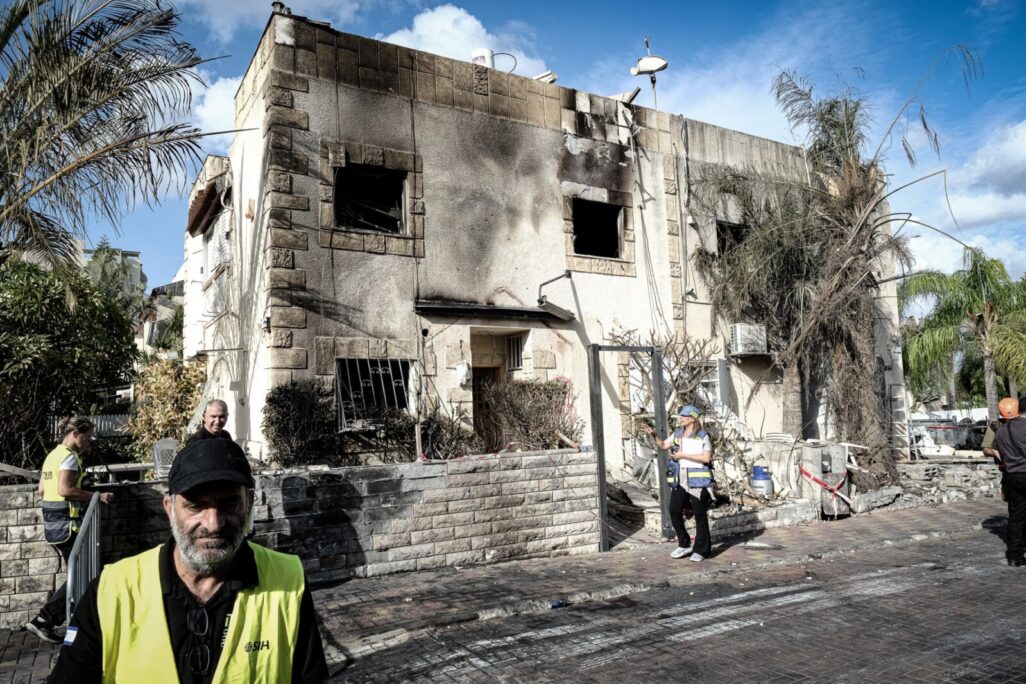בית שספג נזק קשה מפגיעת הטיל בקריית ביאליק (צילום: דוד טברסקי)