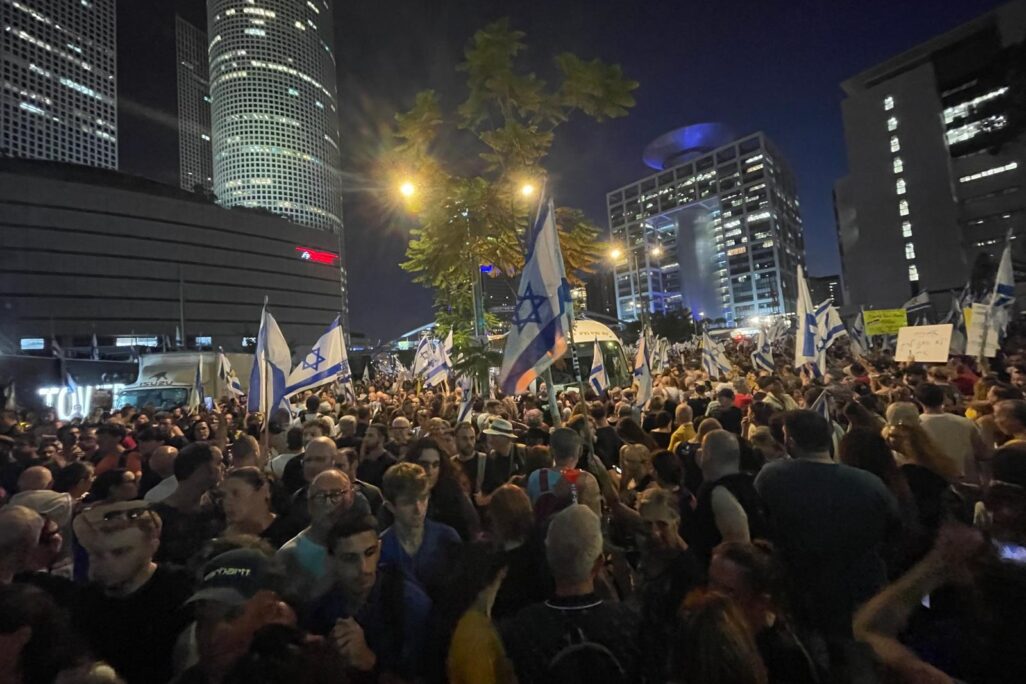 המחאה למען עסקת חטופים בתל אביב (צילום: יונתן הורנפלד) המחאה למען עסקת חטופים בתל אביב (צילום: יונתן הורנפלד)