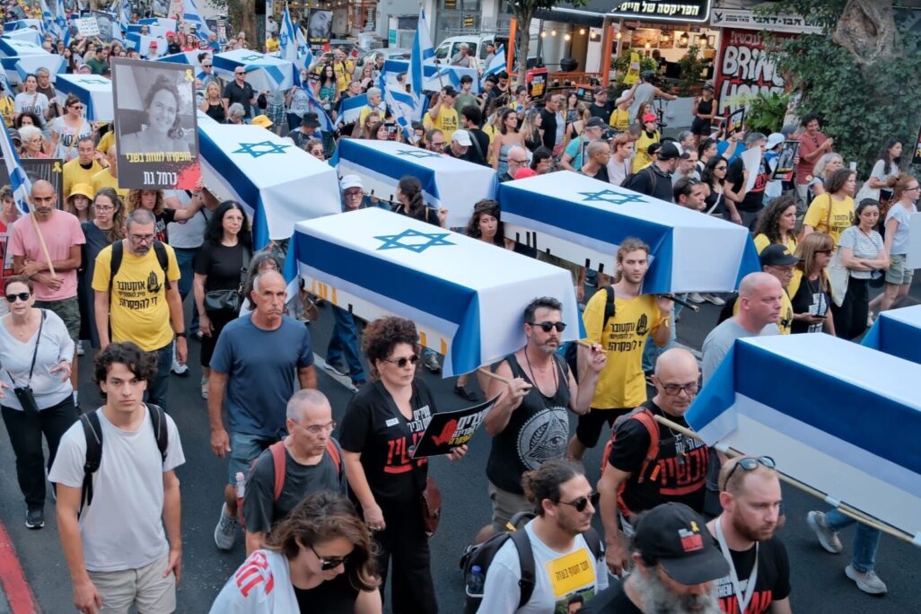 "מסע ההפקרה" בדרך לקריה (צילום: אדר איל) "מסע ההפקרה" בדרך לקריה (צילום: אדר איל)