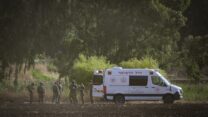 פינוי פצועים מאירוע פגיעת נ״ט ברכס רמים (צילום: מיכאל גלעדי/ פלאש90)