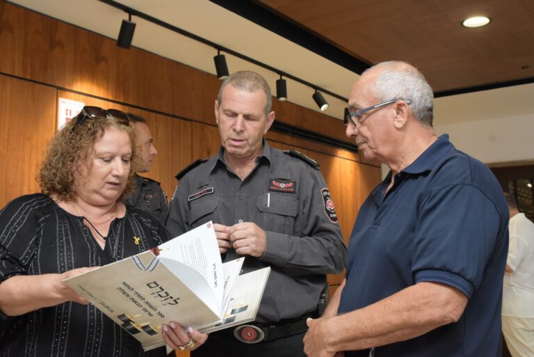 טקס הוקרה למשפחות לוחמי האש אשר נפלו בעת מילוי תפקידם. "לוחמי הכבאות וההצלה הם סמל לדו-קיום" ׁ(צילום: יסמין גיל, דוברות ההסתדרות)