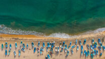 חוף מפרץ ארוגם בסרי לנקה (צילום: Thilina Kaluthotage/NurPhoto)