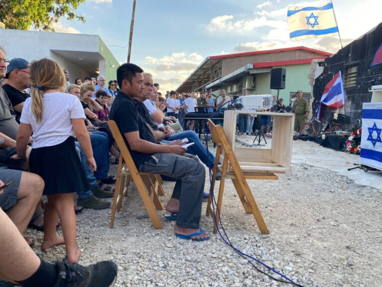 טקס זיכרון לעובדים הזרים שנרצחו ב-7 באוקטובר בקיבוץ עלומים (צילום: יהל פרג')