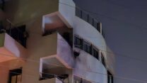 מבנה בהרצליה שנפגע מכטב"מ (צילום: רשתות חברתיות, סעיף 27א' לחוק זכויות יוצרים)