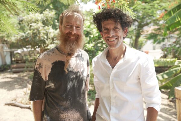 השף חגי אבירם מימין ויונתן ברגמן. "המטרה היא להיות בתנועה, לעשות, ובכוחות משותפים להרים את האירועים הללו" (צילם: אמנון האס)