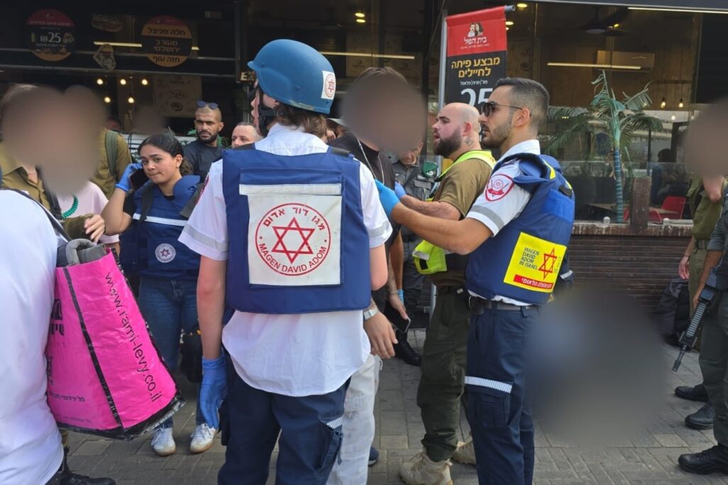 זירת הפיגוע בבאר שבע (צילום: מד"א)