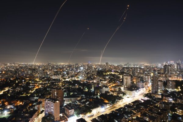 יירוט רקטות בגוש דן (צילום: AP Photo/Oded Balilty)