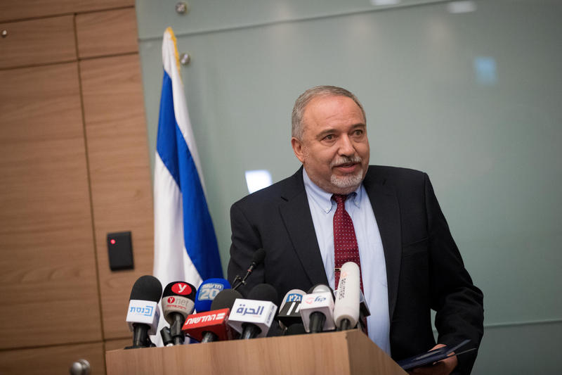 אביגדור ליברמן מתפטר מתפקידו כשר ביטחון לאחר הפסקת אש בתום סבב הסלמה, נובמבר 2018 (צילום: יונתן זינדל \ פלאש90)