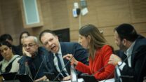 ח"כ ולדימיר בליאק (שלישי מימין) בדיון בוועדה בכנסת (צילום: יונתן זינדל/ פלאש 90ׂׂׂ)