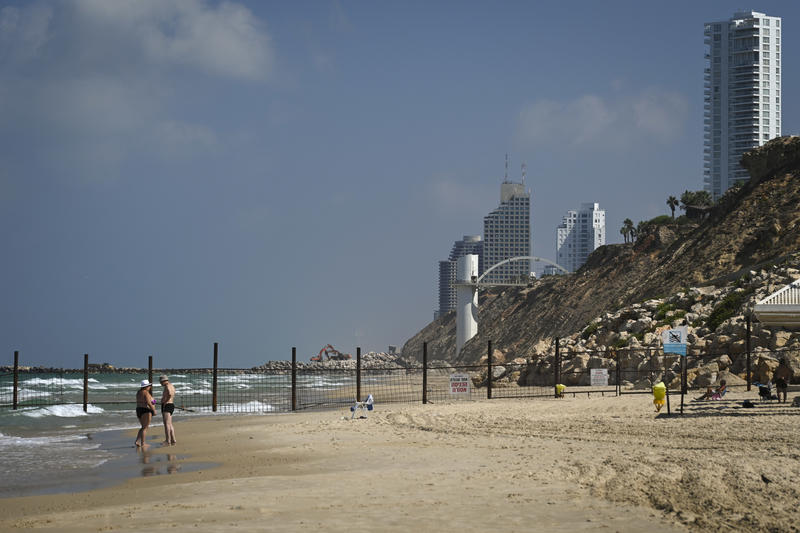 שמיים בהירים בחוף פולג (צילום: מיכאל גלעדי/פלאש90) שמיים בהירים בחוף פולג (צילום: מיכאל גלעדי/פלאש90)