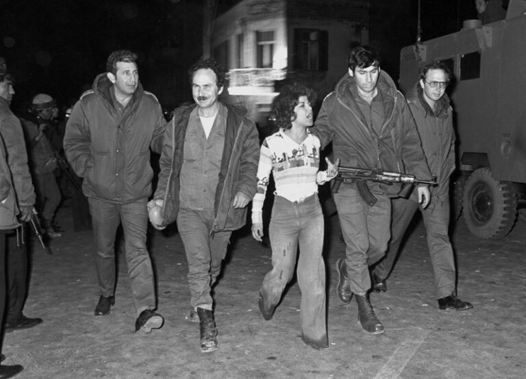 כוכבה לוי ביציאה ממלון סבוי בליל הפיגוע. "שתיהן היו מרדניות, חפות מפחד" (צילום: אבי שמחוני, מיקי צרפתי, דובר צה"ל)