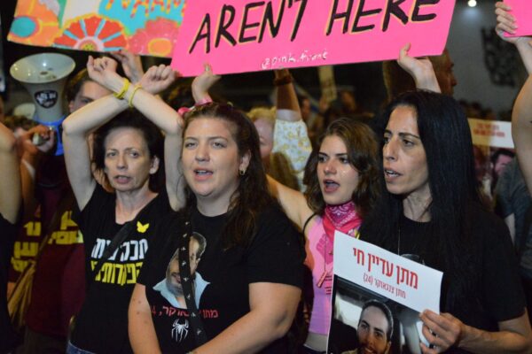 מפגינים למען השבת החטופים בתל אביב (צילום: אורן דגן)