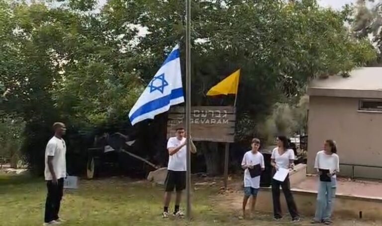 טקס זיכרון ל-7 באוקטובר בקיבוץ גברעם (צילום: דוברות התנועה הקיבוצית)